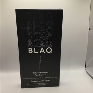 NEW! BLAQ battery powered toothbrush 1 Handle 2 Replacement Heads